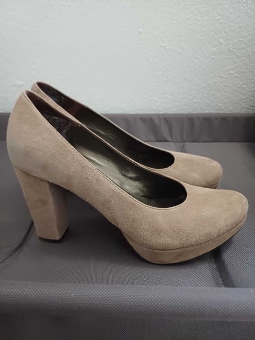 Suede Closed-Toe Shoes