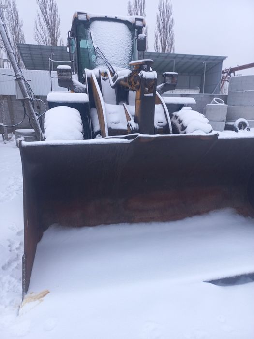 Продам фронтальний навантажувач L956FH