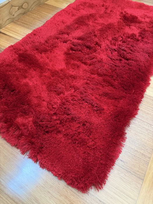 Tapete pequeno vermelho