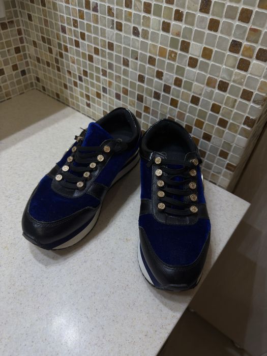 Жіночі кросівки Guess