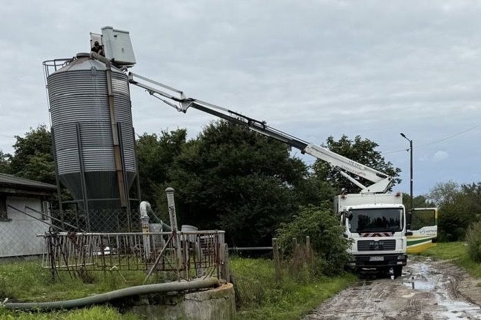 Usługi podnośnikiem 17m