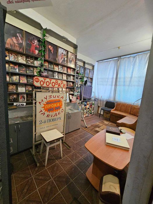 Комерція навпроти Велесу 2пов 12м2