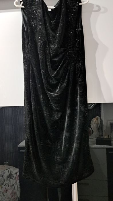 Czarna sukienka błyszcząca