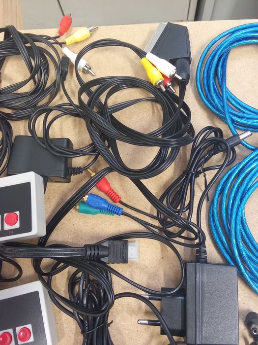 Material diverso para consolas antigas e 2 consolas