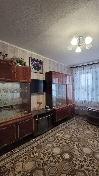 Продам 2-во кімнатну. Ворошилівка.