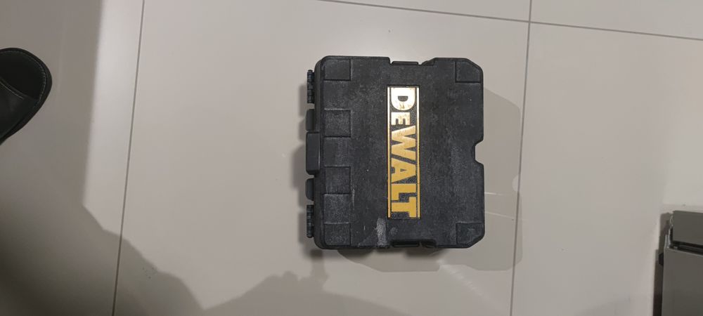 Laser liniowo krzyżowy 360° DeWalt DW0811