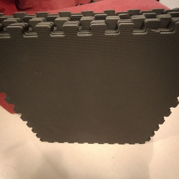 8x peças tapete tipo pazle 60x60 PRETO