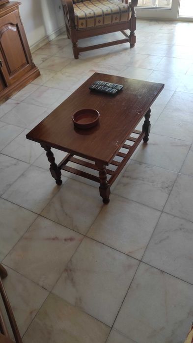 Mesa de centro em madeira maciça para sala de estar