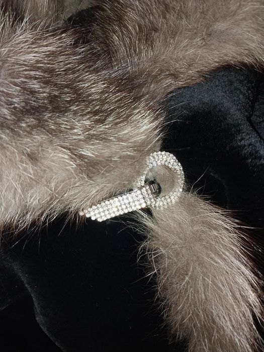 Продам итальянскую шубку,чернобурка и бобрик 36 -38 размер