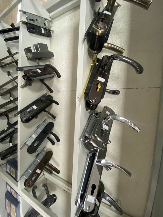 Ручки та замки для хвірток