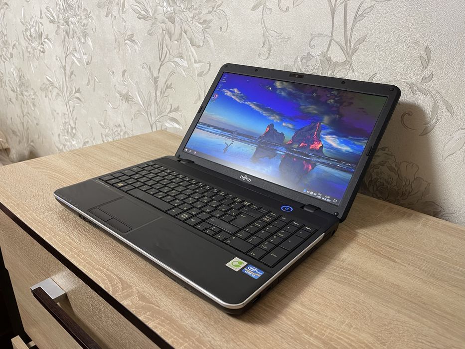Надійний ноутбук Fujitsu Lifebook | i3 | 8GB RAM | Батарея 3-4 год