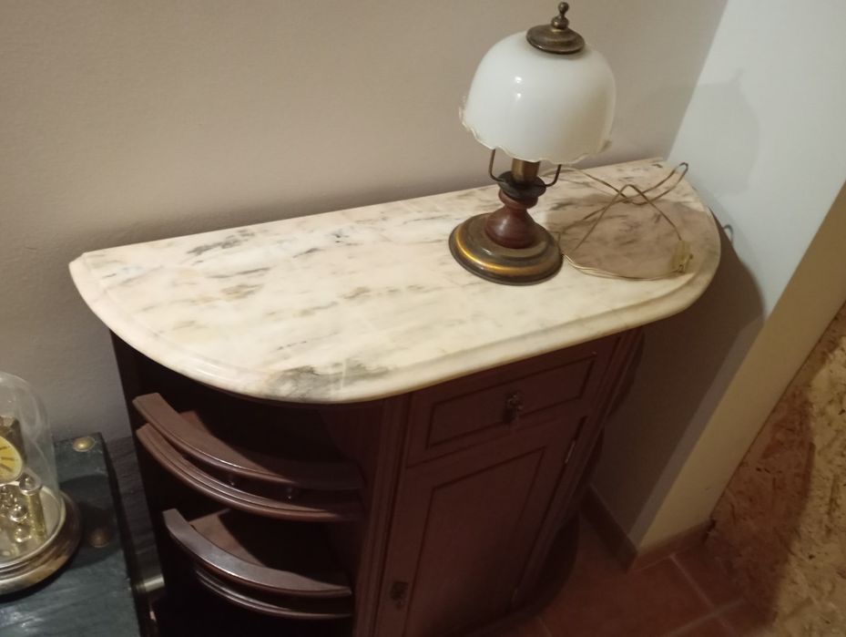 Móvel/Sapateira em Madeira e Tampo em pedra natural mármore