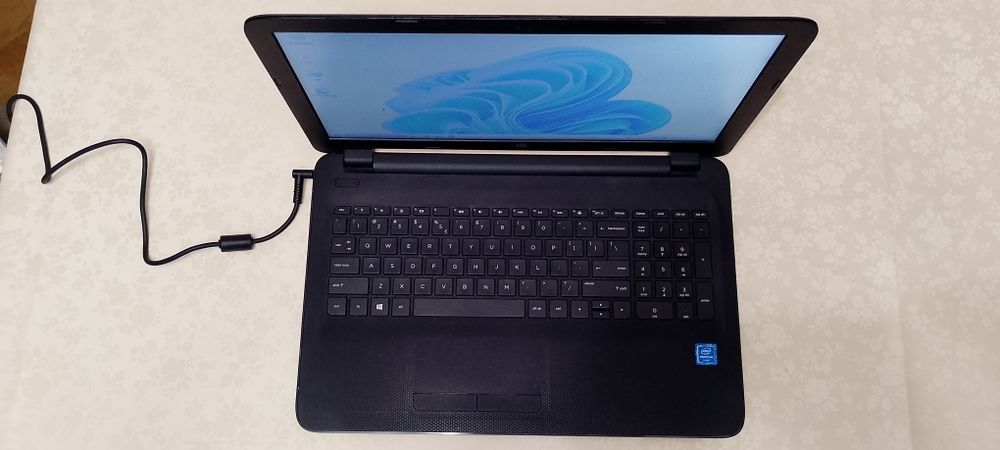 Laptop HP 250 G4 SSD i3 5th Win11 gwarancja.