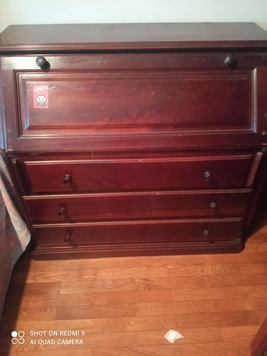 Secretaria com prateleiras