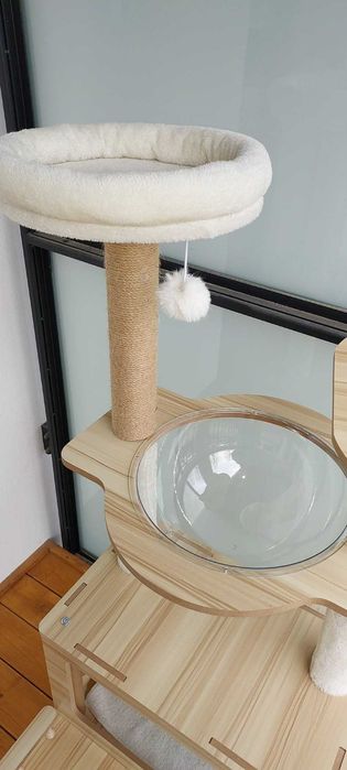 Nowoczesny drapak dla kota z domkiem i hamakiem – jak nowy