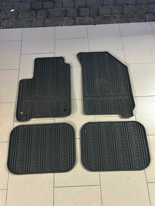 Wycieraczki / Dywaniki GUMOWE AUDI FIAT FREEMONT
