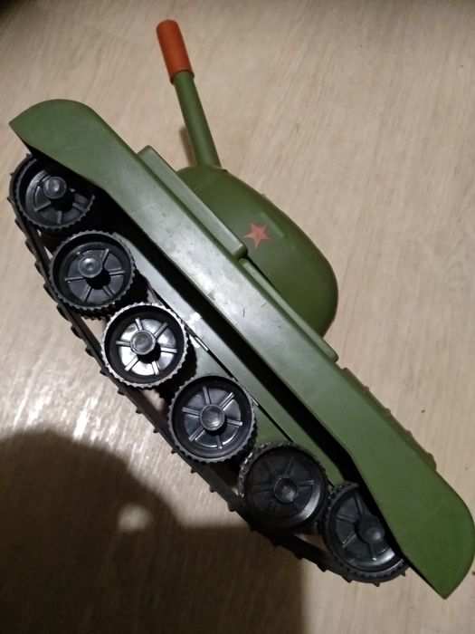 Детская игрушка танк. СССР.