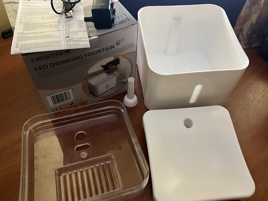 Автоматический фонтан для животных с LED-подсветкой (2 л)