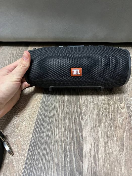 Колонка jbl вхорошем состояние