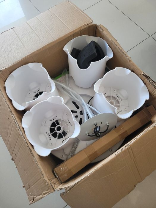 Wieża hydroponiczna z lampami LED