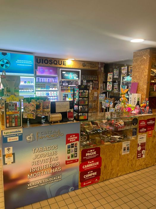 Quiosque tabacaria dentro de hipermercado