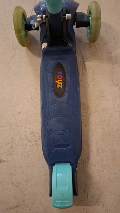 Hulajnoga trzykołowa, Toyz Carbon