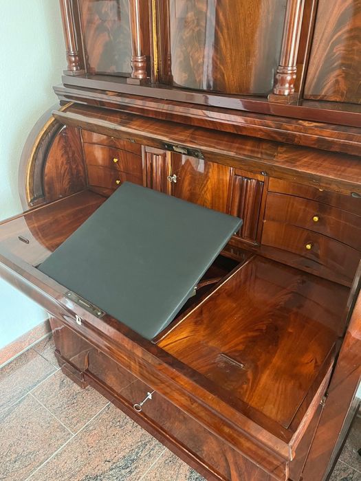 Piękny sekretarzyk Biedermeier