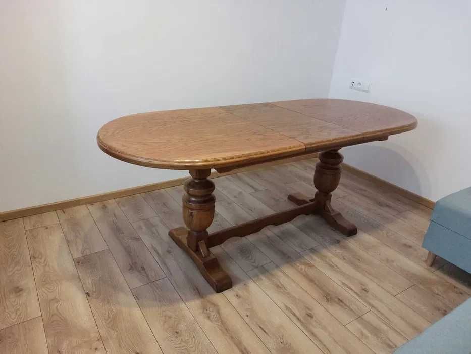 Stół dębowy z 8 krzesłami. Lite drewno