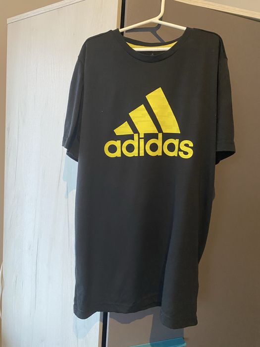 Czarna koszulka adidas