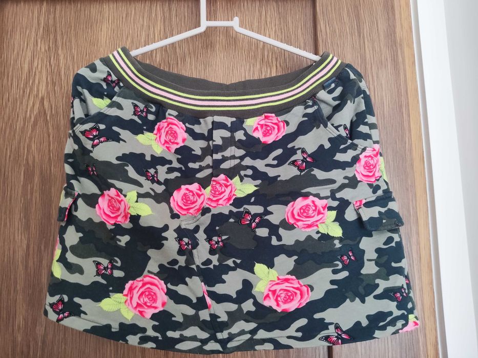 Roupa juvenil para menina