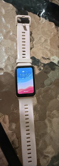 Смарт-часы Huawei Band 6 — фитнес-браслет