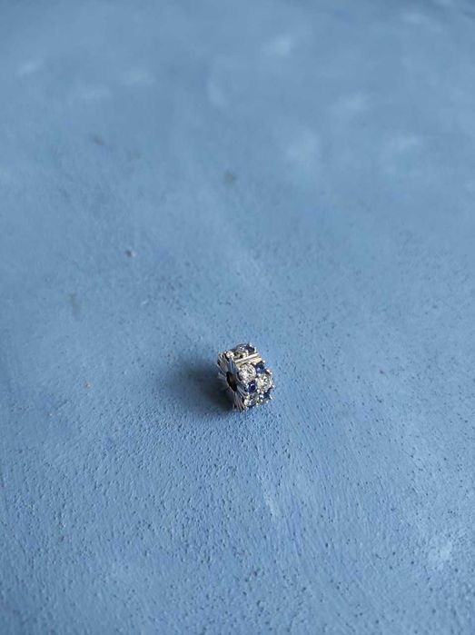 Pandora lśniący niebiesko-przezroczysty klips charms Srebro