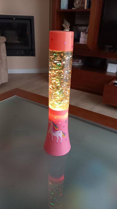 Vulcão luminoso criança