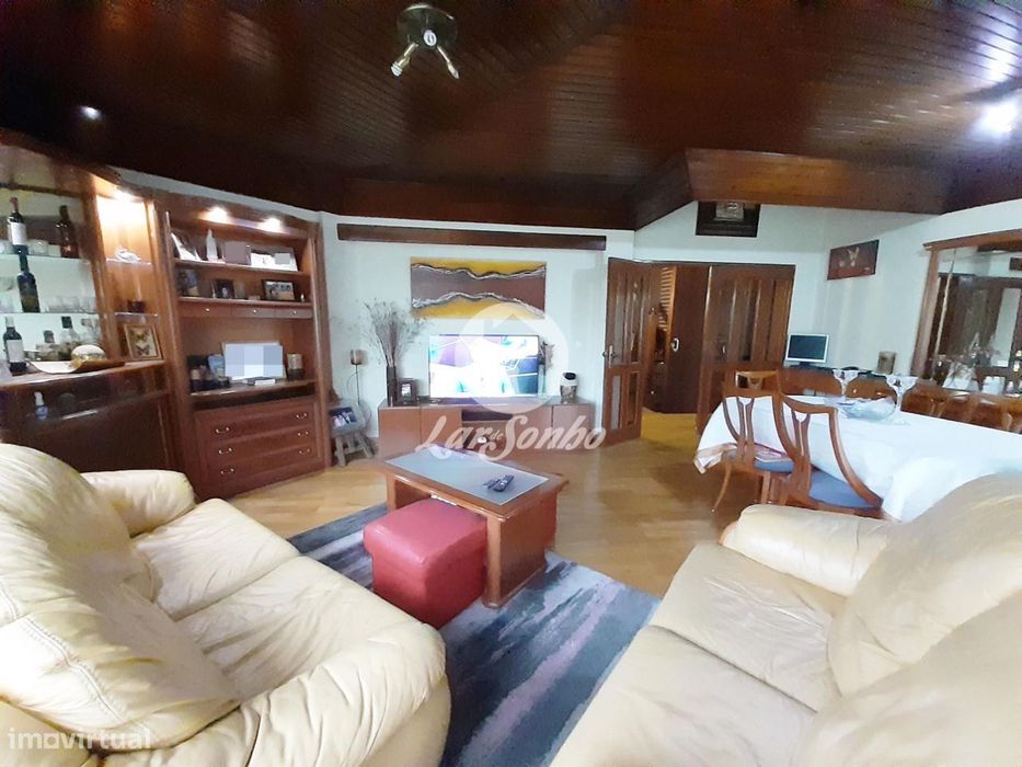 T4 Duplex Apartment with Enclosed Garage for 3 Cars in the Center of Póvoa de Varzim