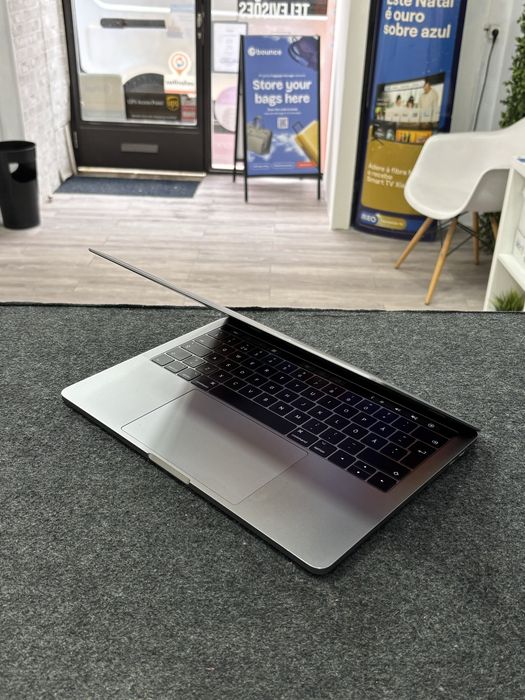 MacBook Pro "Core i5 Dual-Core" 3.1 Touch Bar | 256GB SSD | 8GB | 82%B