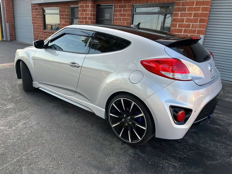 Hyundai Veloster Turbo R-Spec      2017