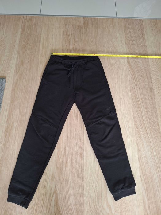 Spodnie 4 F w rozmiarze 158cm