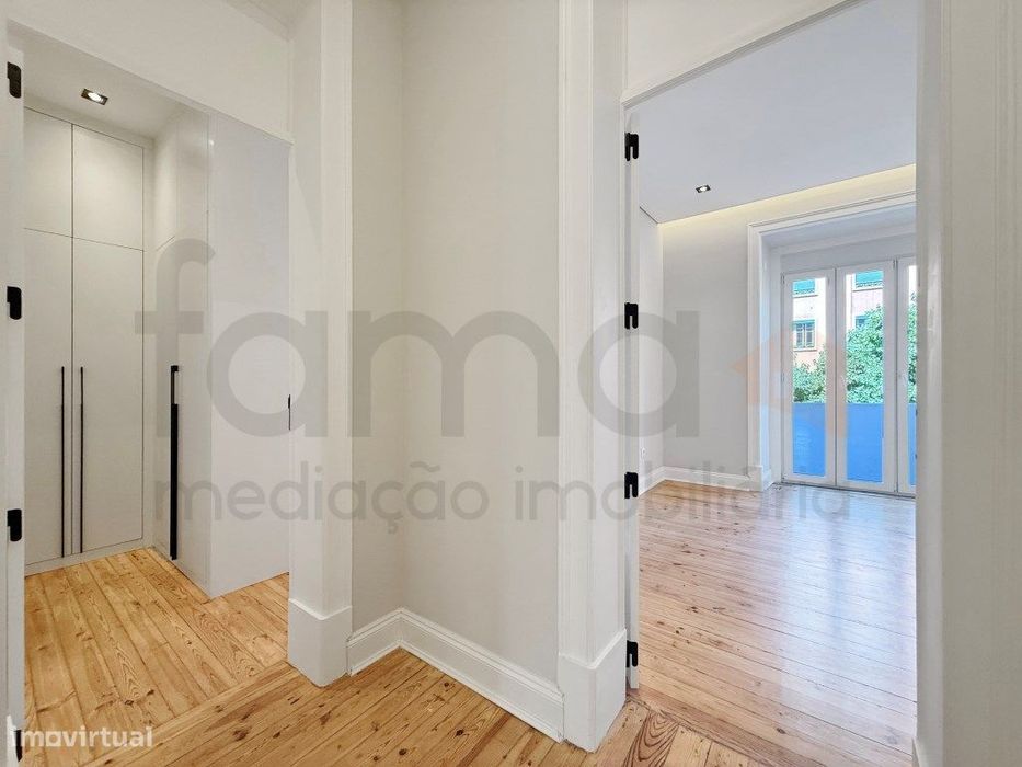 Apartamento T3 Remodelado com quintal, 2 Suítes e Closet na Av. Alm...