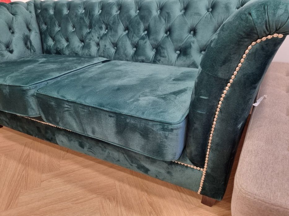 Kanapa typu chesterfield