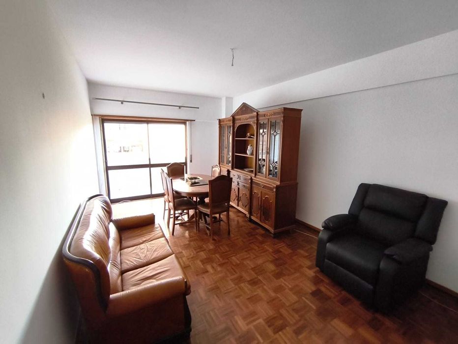 Movel de Sala + Mesa com 6 cadeiras