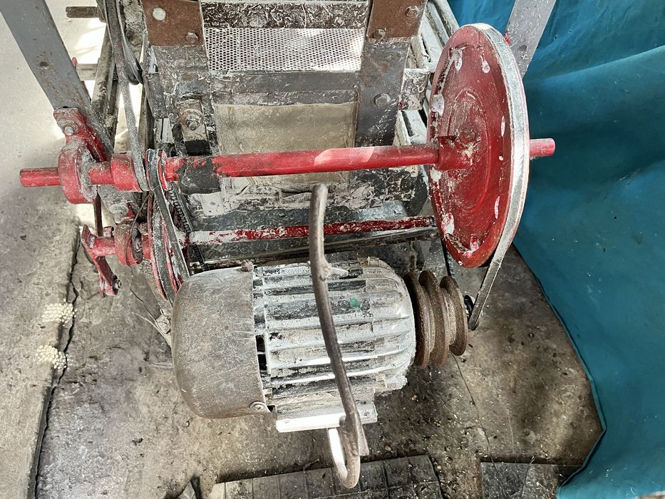 Калібрувальна машина для виготовлення крупи із електродвигуном