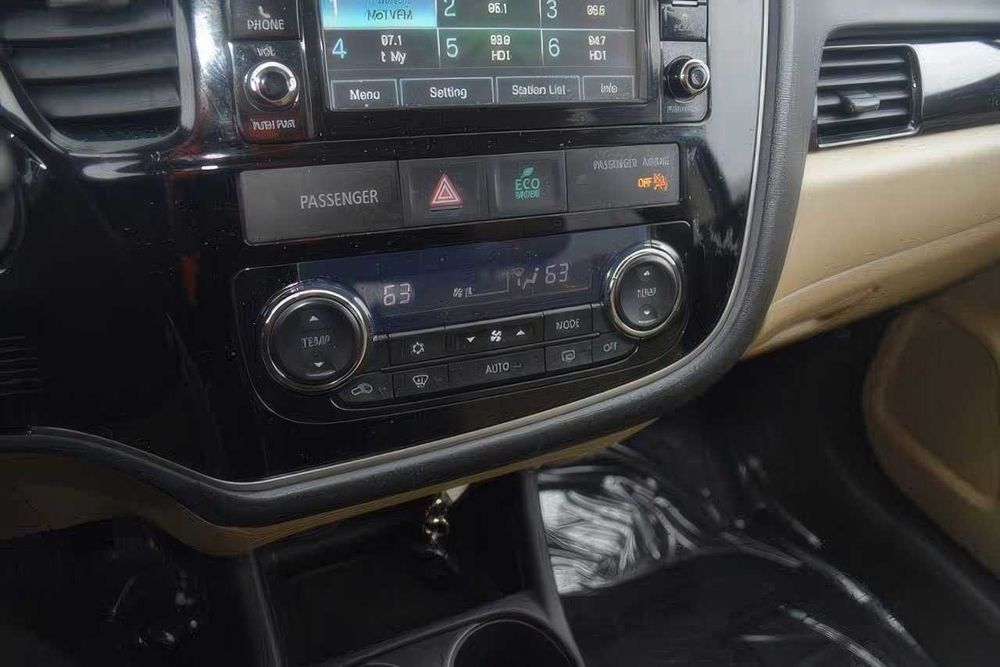 Mitsubishi Outlander SEL      2016