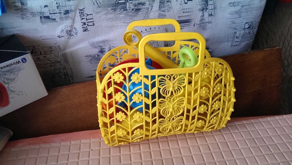 Лот детских игрушек- Азбука, кубики алфавит, посуда, игрушки для песоч