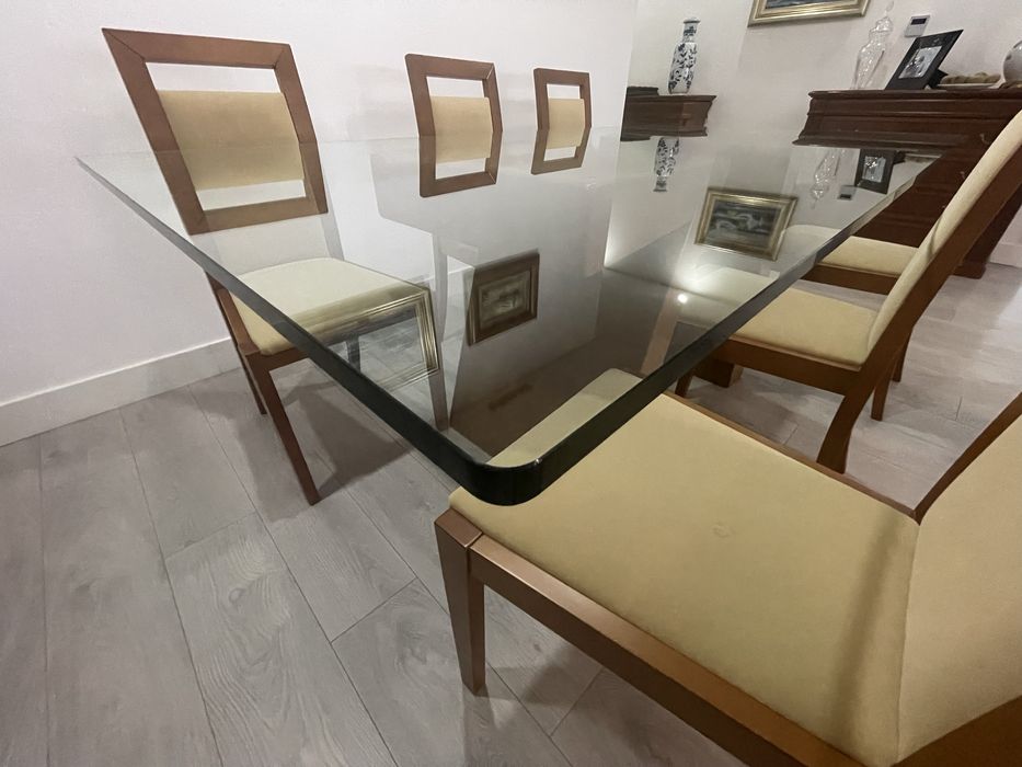 Mesa de jantar e 6 cadeiras