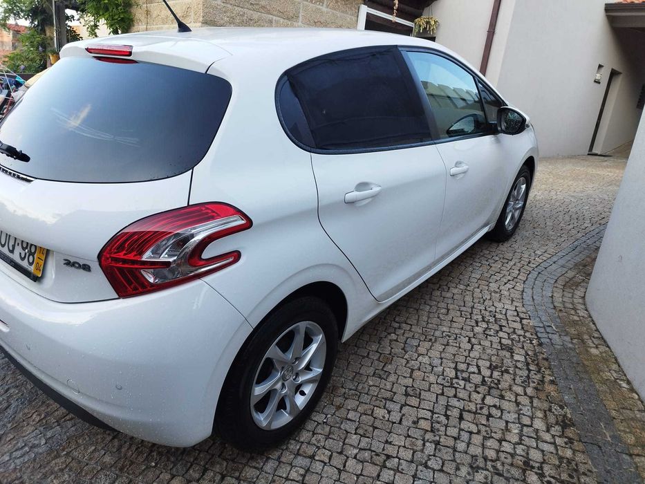 Peugeot 208 — fotografia 12
