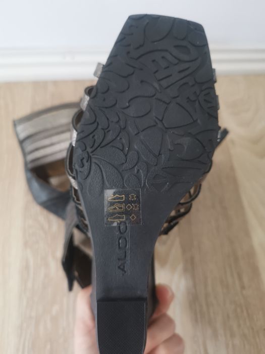 Sandały na koturnie Aldo r. 39