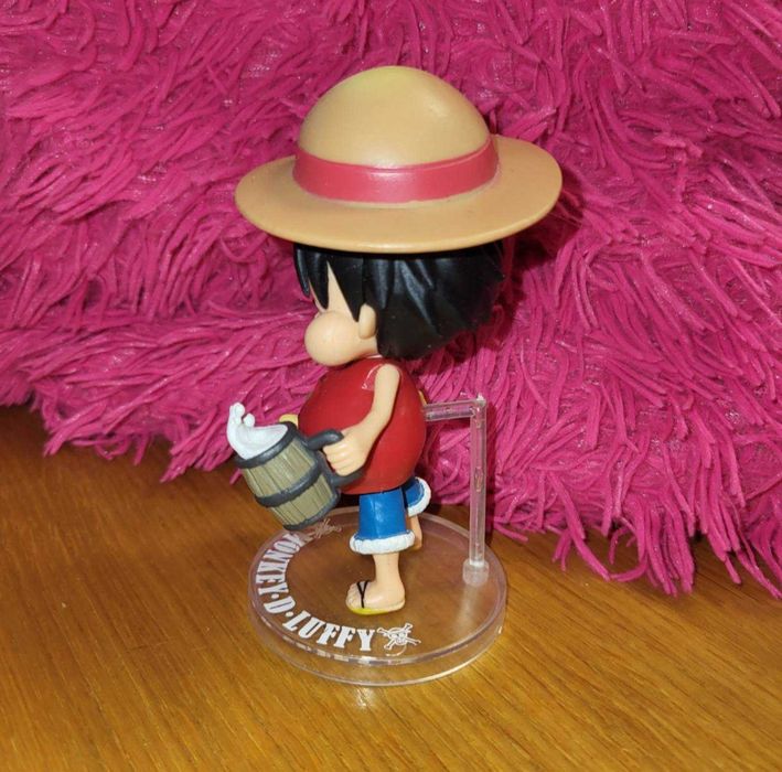 Продам коллекционную игрушку-статуэтку Monkey-D-Luffy