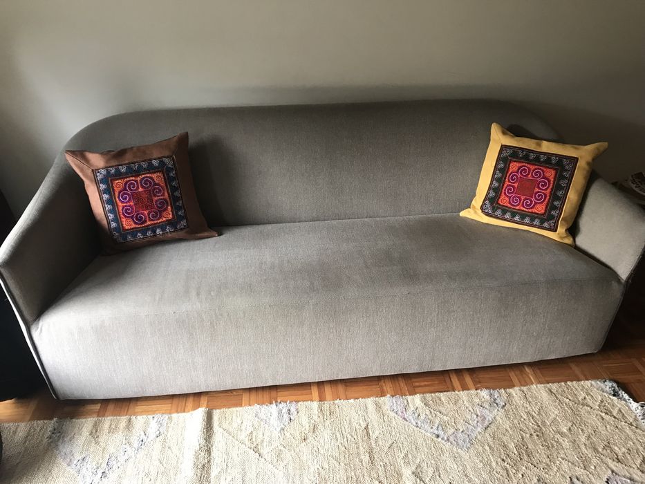 Sofa da Area de tres lugares em bom estado