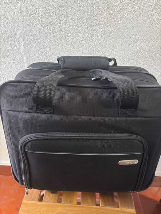 Mala PC portátil com rodas 17” Targus