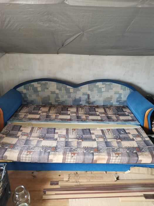 Диван з ящиками для білизни